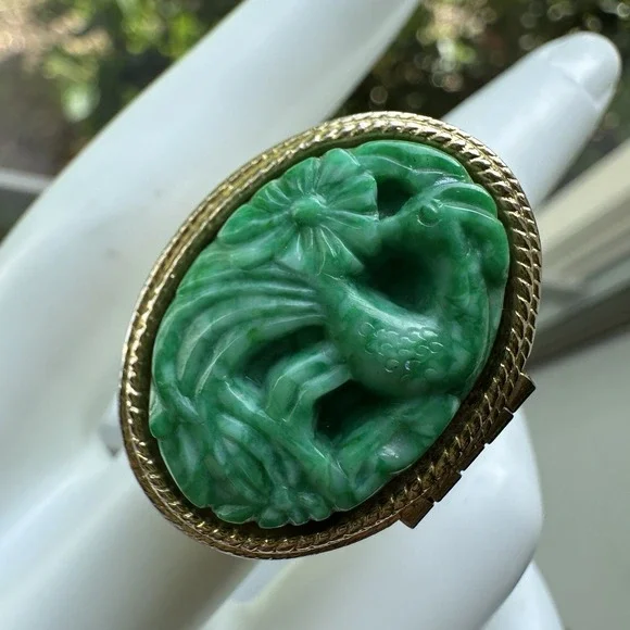 Vintage 1970s Avon Perfume Glacé Adjust Locket Ring Bird of Paradise Faux Jade - Picture 3 of 12